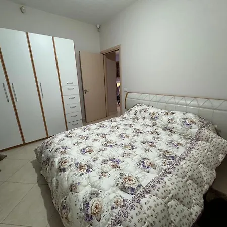 Διαμέρισμα Me Qira Ditore Astir